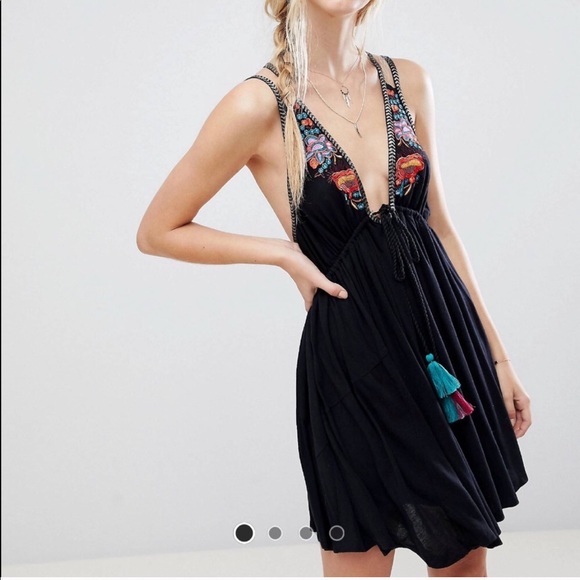 Free People Dresses & Skirts - FREE PEOPLE LOVERS COVE EMBROIDERED V-NECK MINI DRESS, SIZE XS (NWT)